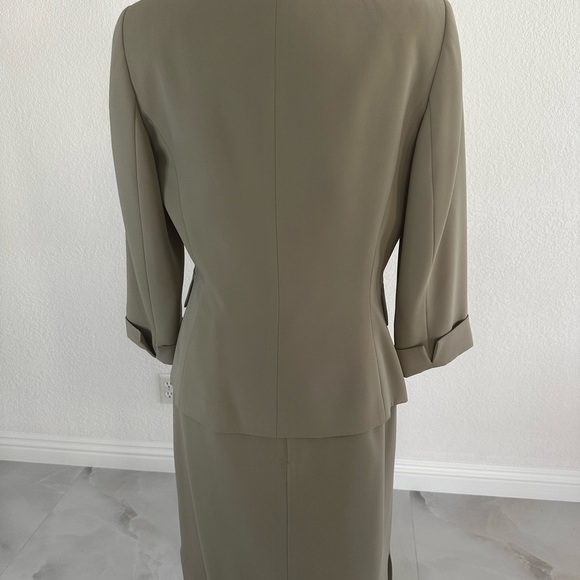 Women's Tahari Olive Blazer and Skirt Set - Picture 5 of 7